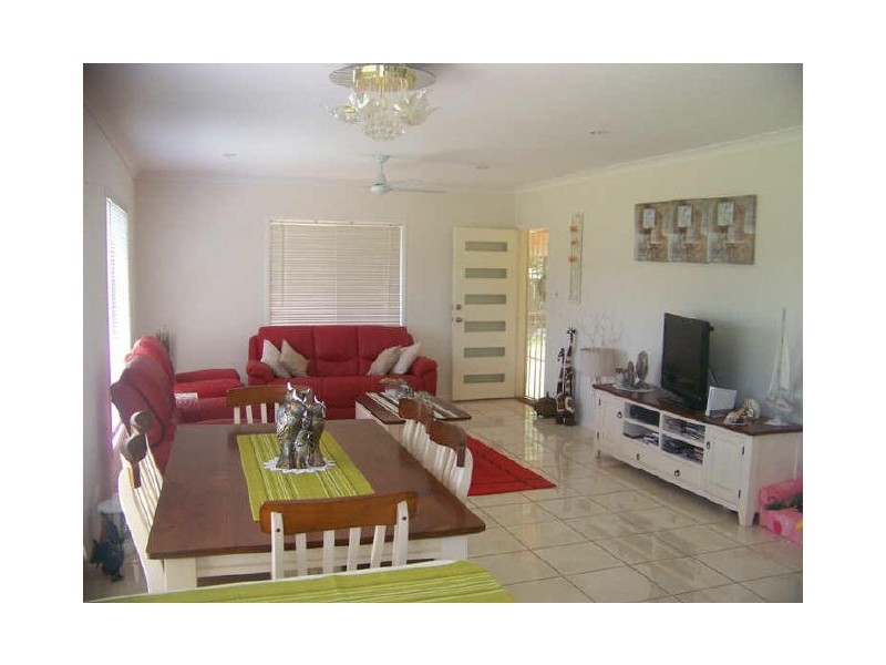 17 Jackson Rd, Russell Island QLD 4184