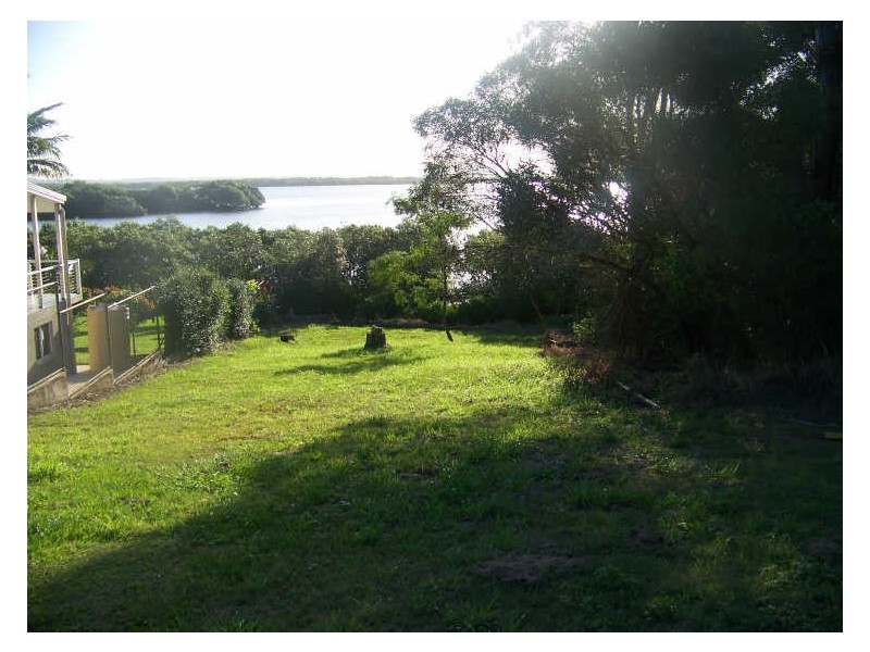 134 Palm Beach Rd, Russell Island QLD 4184