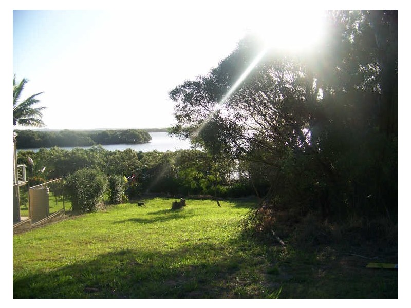 134 Palm Beach Rd, Russell Island QLD 4184