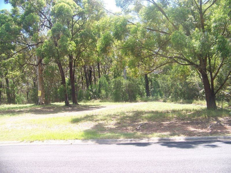 19 Cutter St, Russell Island QLD 4184