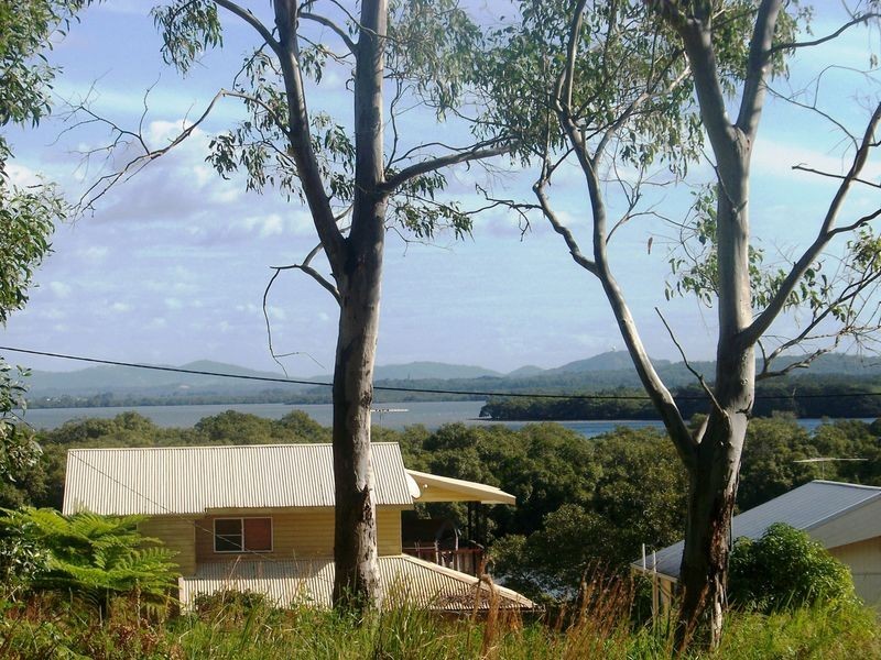 17 Ranora Ave, Russell Island QLD 4184