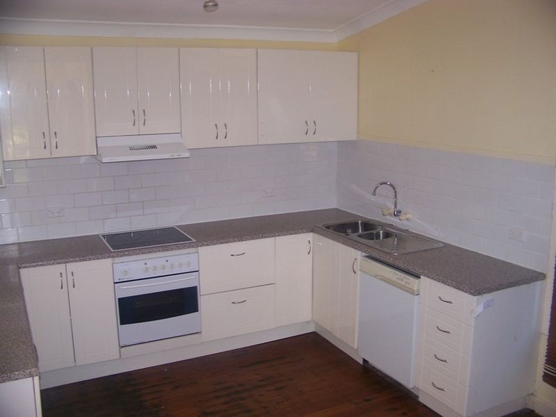 4 Pearl St, Russell Island QLD 4184