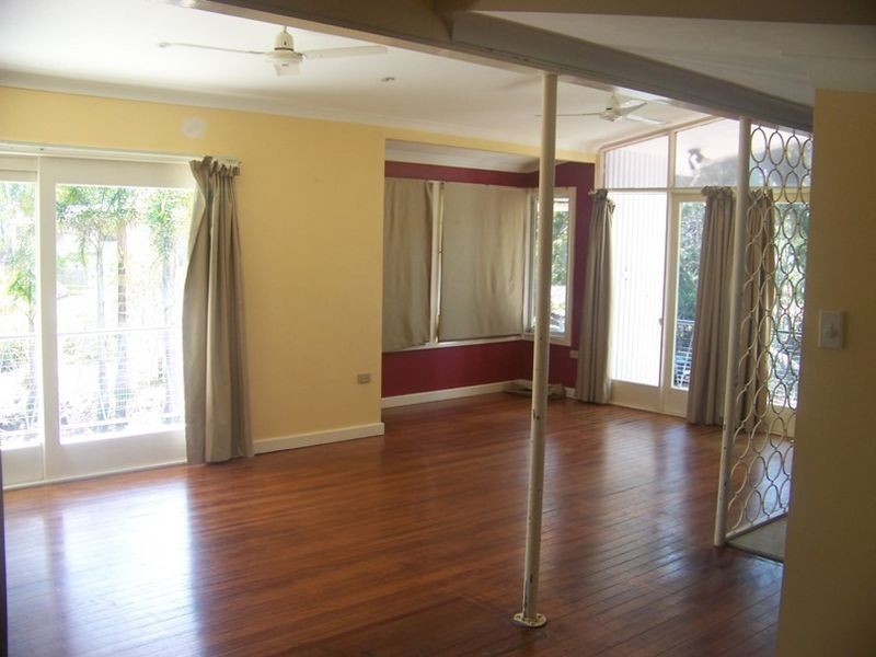 4 Pearl St, Russell Island QLD 4184