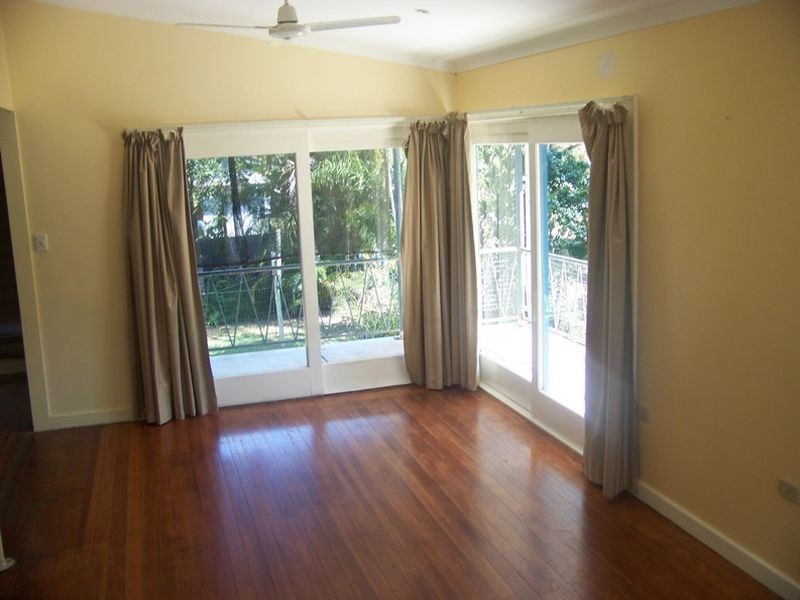 4 Pearl St, Russell Island QLD 4184