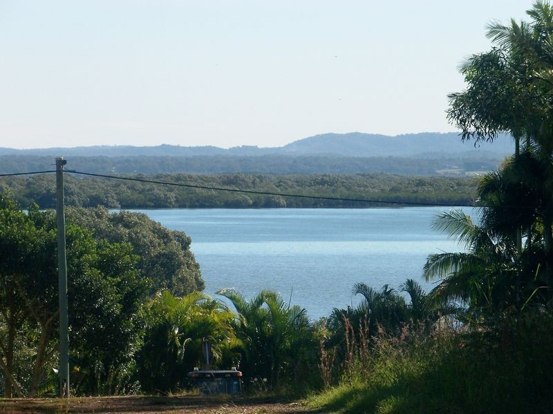 15 Ranora Ave, Russell Island QLD 4184