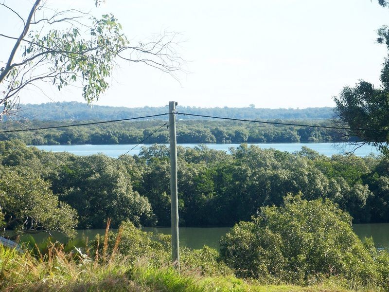 15 Ranora Ave, Russell Island QLD 4184