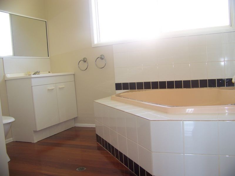 6 Byron St, Russell Island QLD 4184