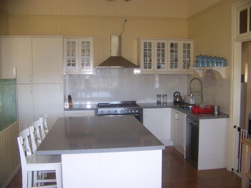 4 Leichhardt Tce, Russell Island QLD 4184