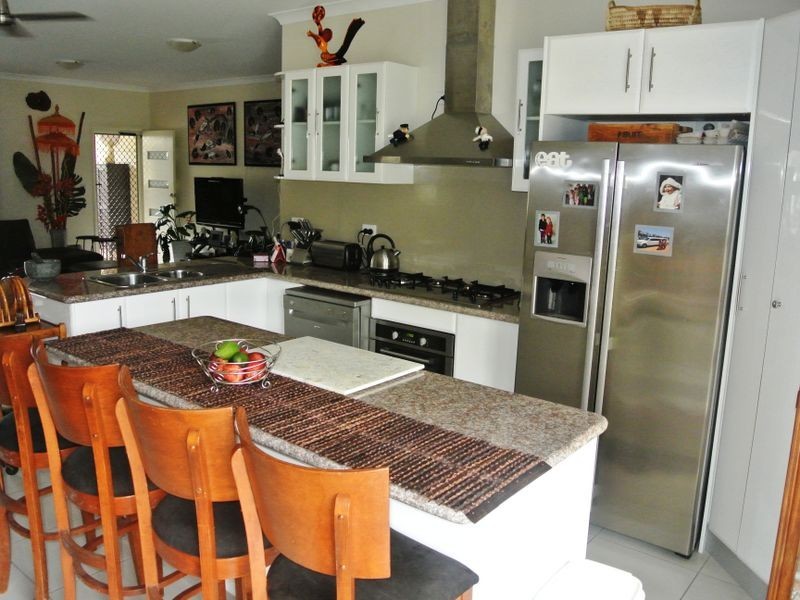 24 Little Cove Rd, Russell Island QLD 4184