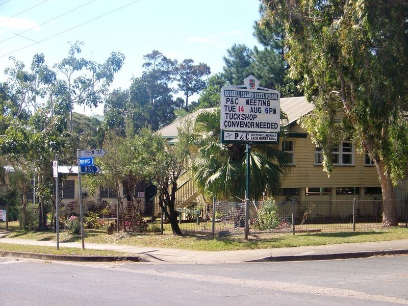 67 High Street, Russell Island QLD 4184