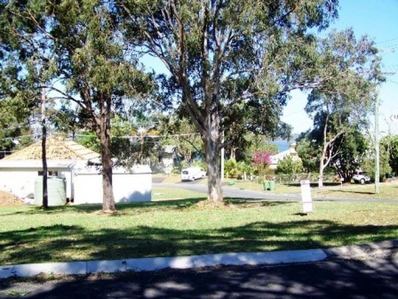 2 Alkira St, Macleay Island QLD 4184