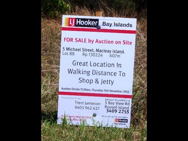 5 Michael St, Macleay Island QLD 4184