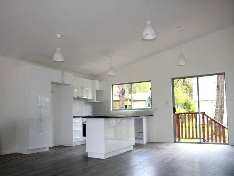 3 Forest Hill Rd, Russell Island QLD 4184