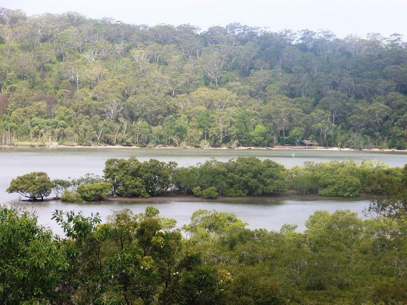 8 Leichhardt Tce, Russell Island QLD 4184