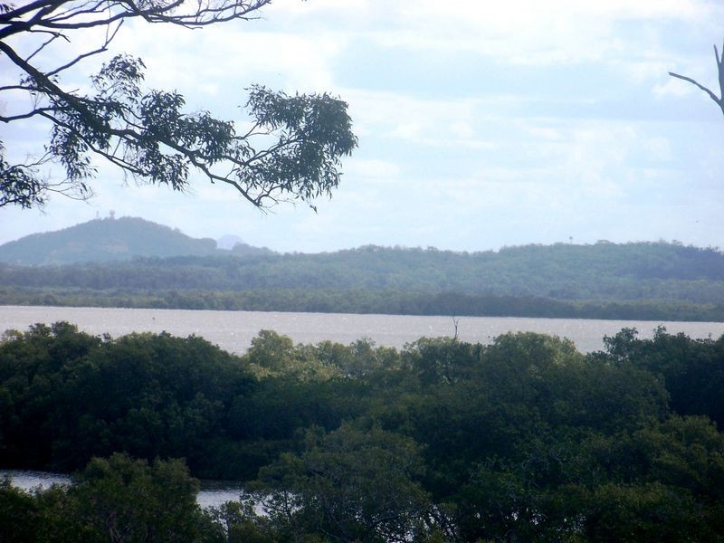 77 Tahlin Dve, Russell Island QLD 4184