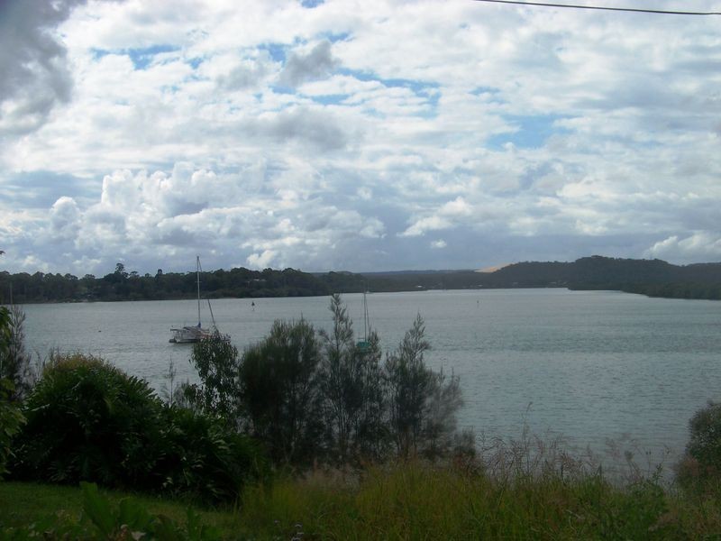 102 Minjerriba Rd, Russell Island QLD 4184