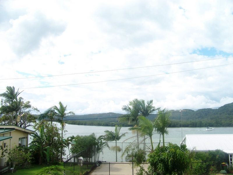 102 Minjerriba Rd, Russell Island QLD 4184