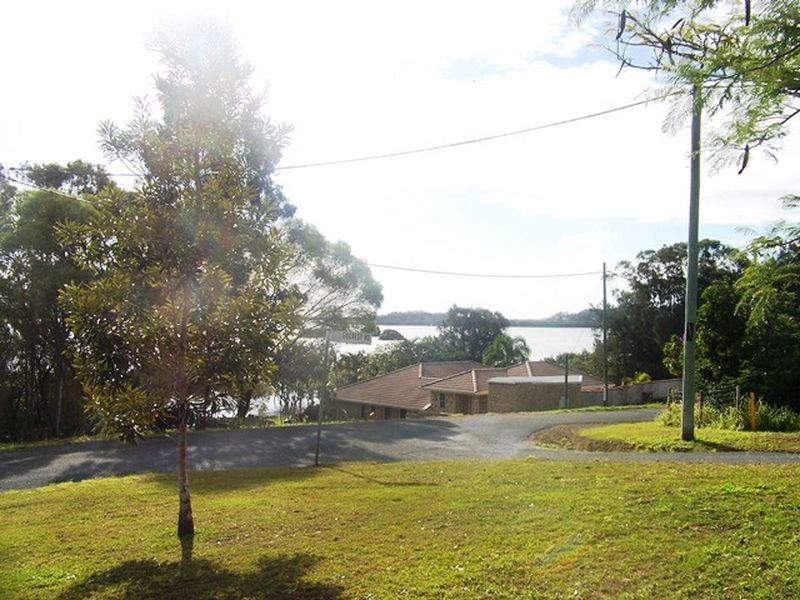 119 Palm Beach Rd, Russell Island QLD 4184