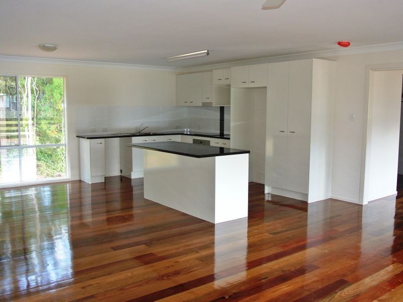 4 Reading St, Russell Island QLD 4184