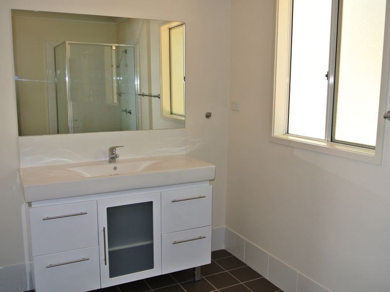4 Reading St, Russell Island QLD 4184