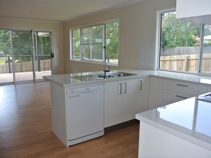 13 Laurel St, Russell Island QLD 4184