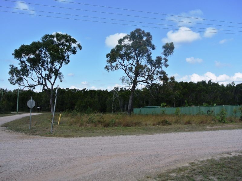 24 Tenanne St, Russell Island QLD 4184