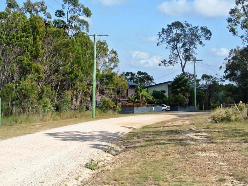 24 Tenanne St, Russell Island QLD 4184