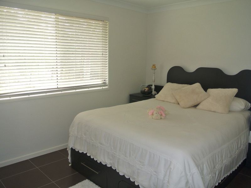 12 Waratah St, Russell Island QLD 4184
