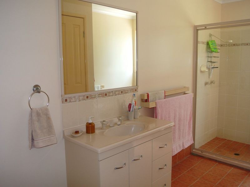 19 Kurrajong St, Russell Island QLD 4184