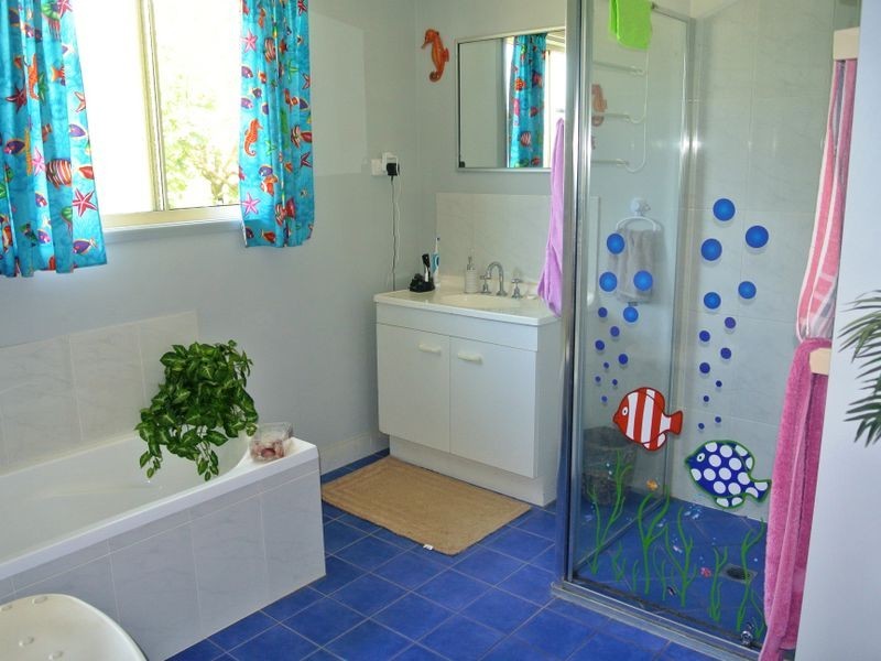 16 Sapphire St, Russell Island QLD 4184