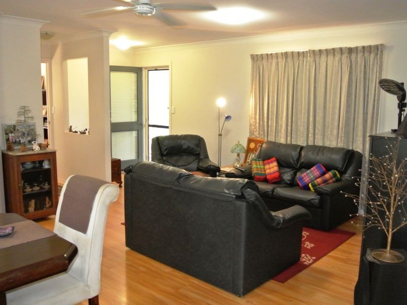 15 Darling St, Russell Island QLD 4184