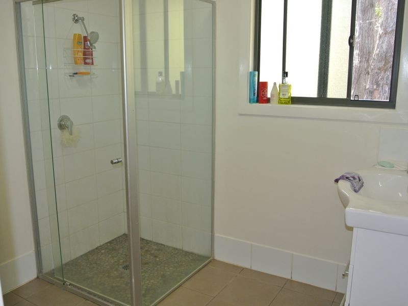 15 Darling St, Russell Island QLD 4184