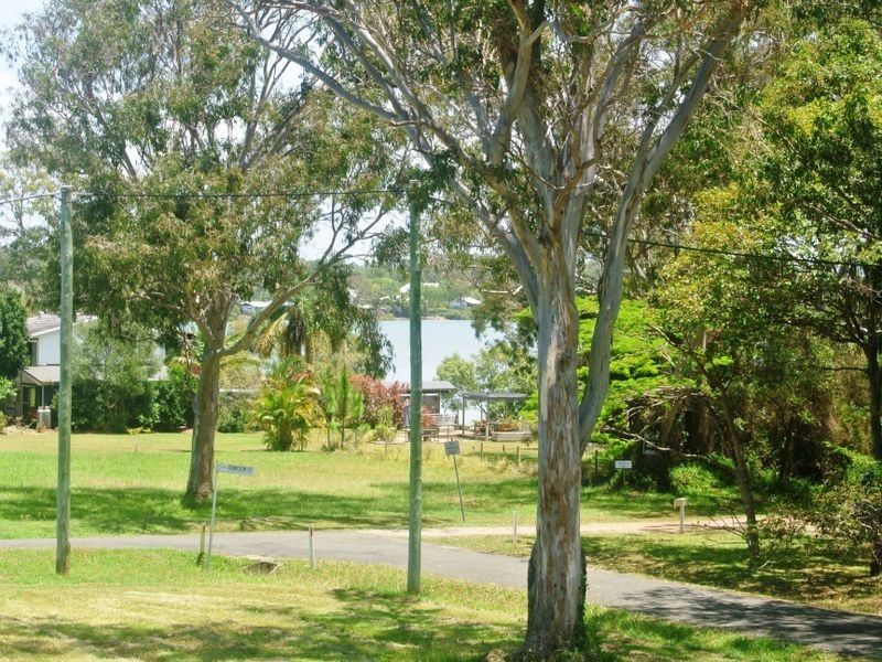 4 Tennyson Crt, Russell Island QLD 4184