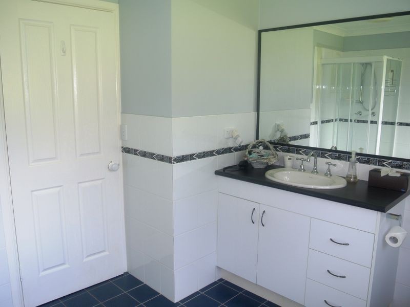 4 Tennyson Crt, Russell Island QLD 4184