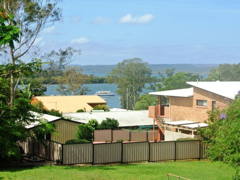 33 Cavendish St, Russell Island QLD 4184