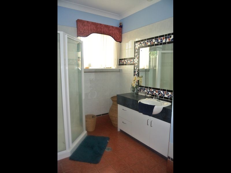 33 Cavendish St, Russell Island QLD 4184