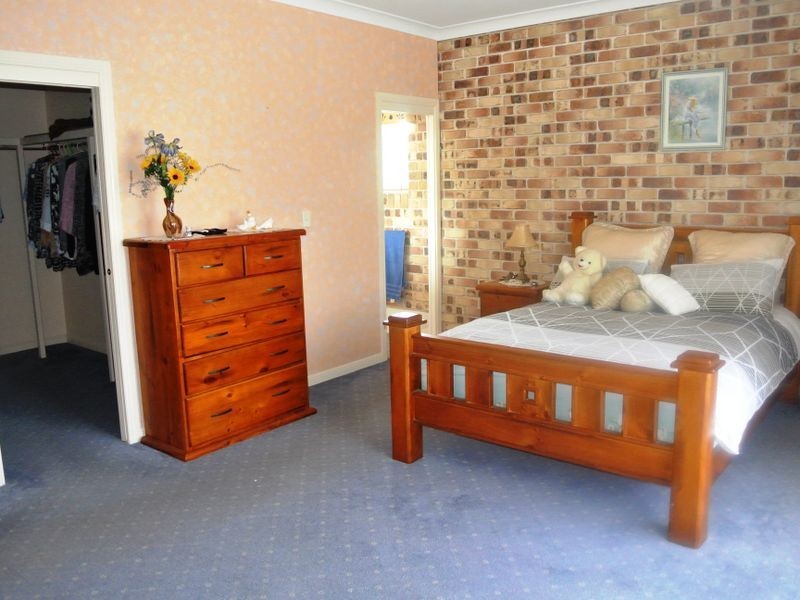 33 Cavendish St, Russell Island QLD 4184