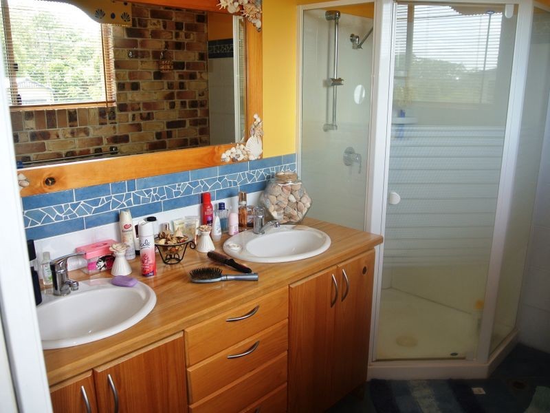 33 Cavendish St, Russell Island QLD 4184