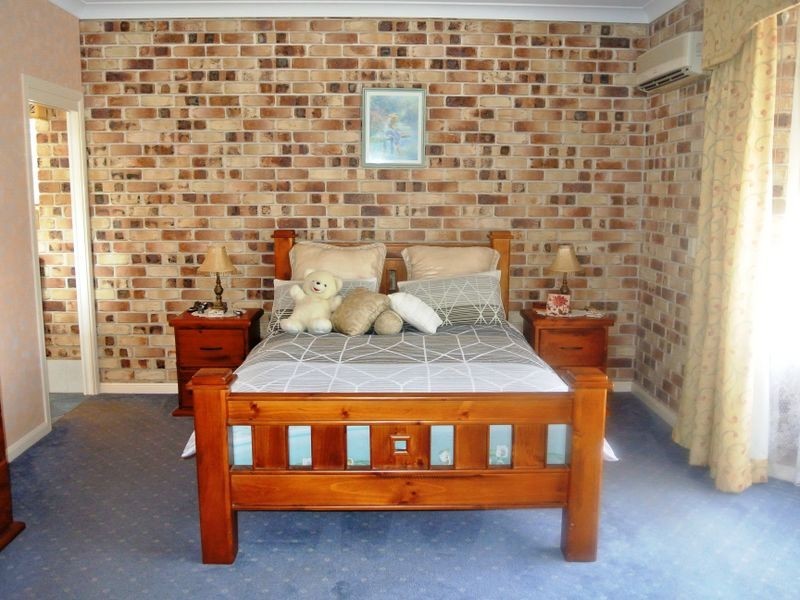 33 Cavendish St, Russell Island QLD 4184