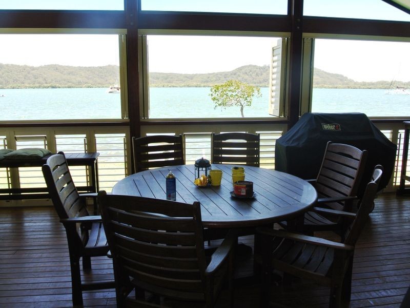 8 Browning St, Russell Island QLD 4184