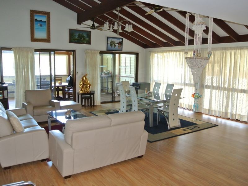 8 Browning St, Russell Island QLD 4184