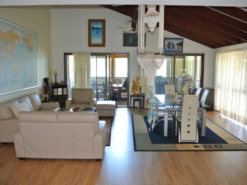 8 Browning St, Russell Island QLD 4184
