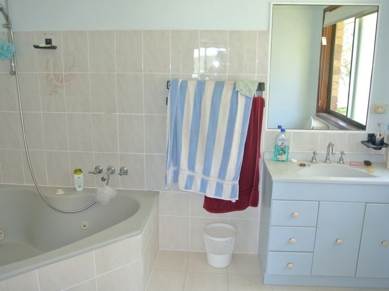 8 Browning St, Russell Island QLD 4184
