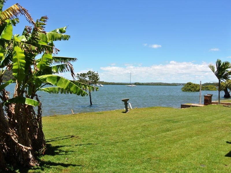 8 Browning St, Russell Island QLD 4184
