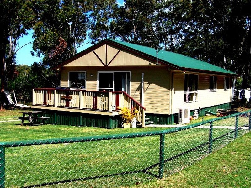 10 Hunters Rd, Russell Island QLD 4184