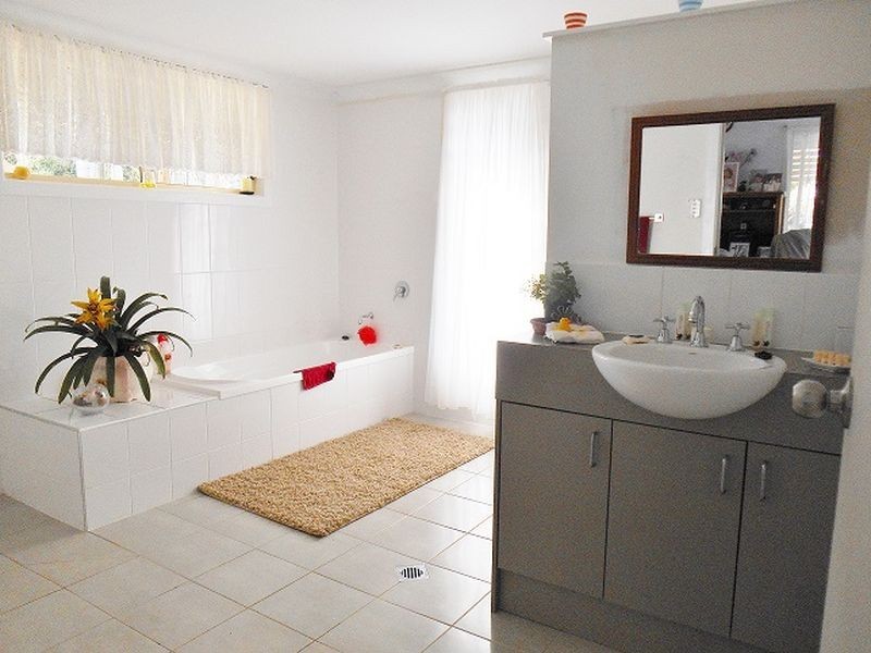 9 Reading St, Russell Island QLD 4184