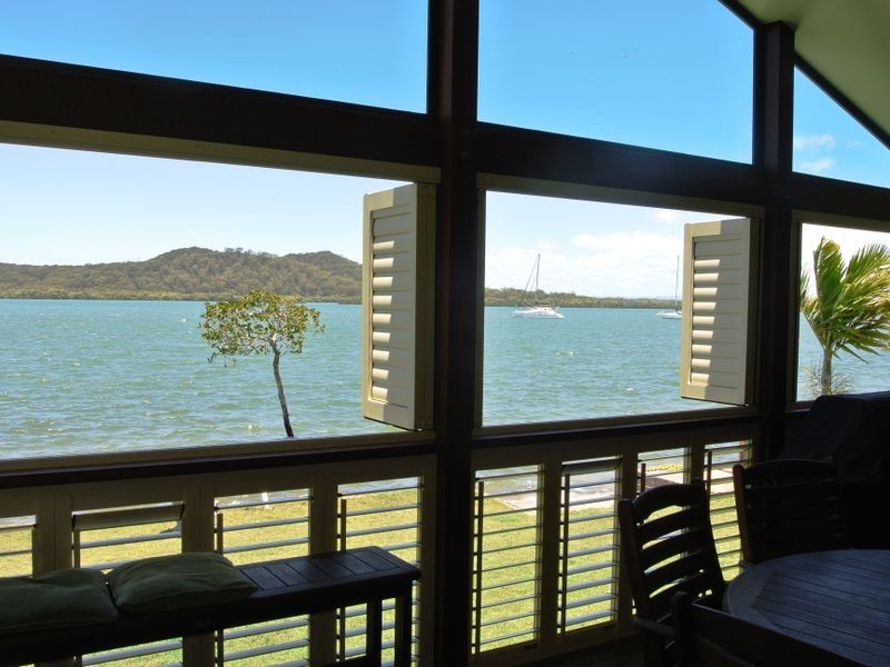 8 Browning St, Russell Island QLD 4184