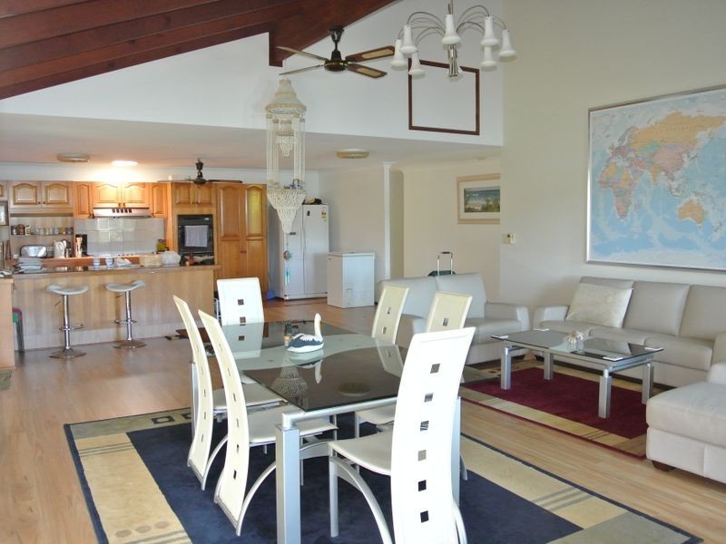 8 Browning St, Russell Island QLD 4184