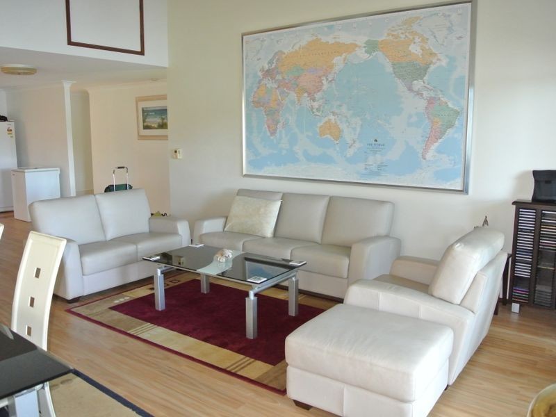 8 Browning St, Russell Island QLD 4184