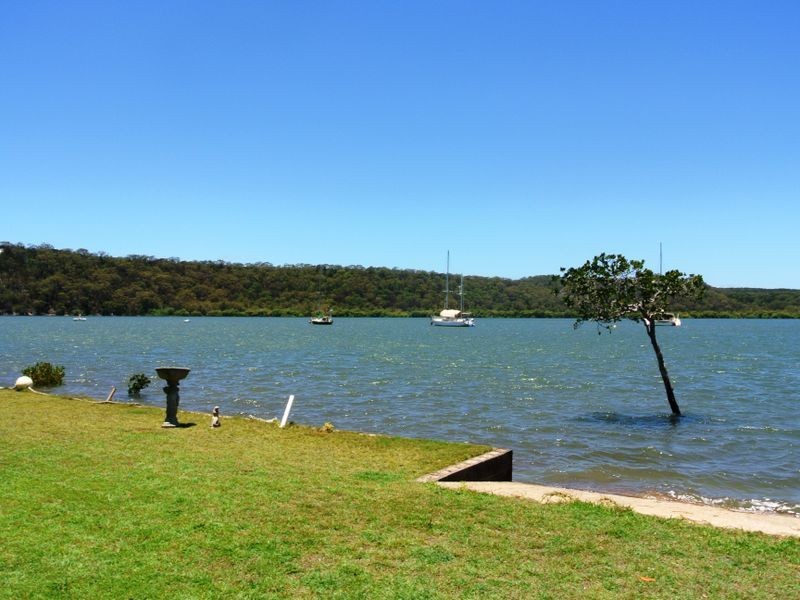 8 Browning St, Russell Island QLD 4184